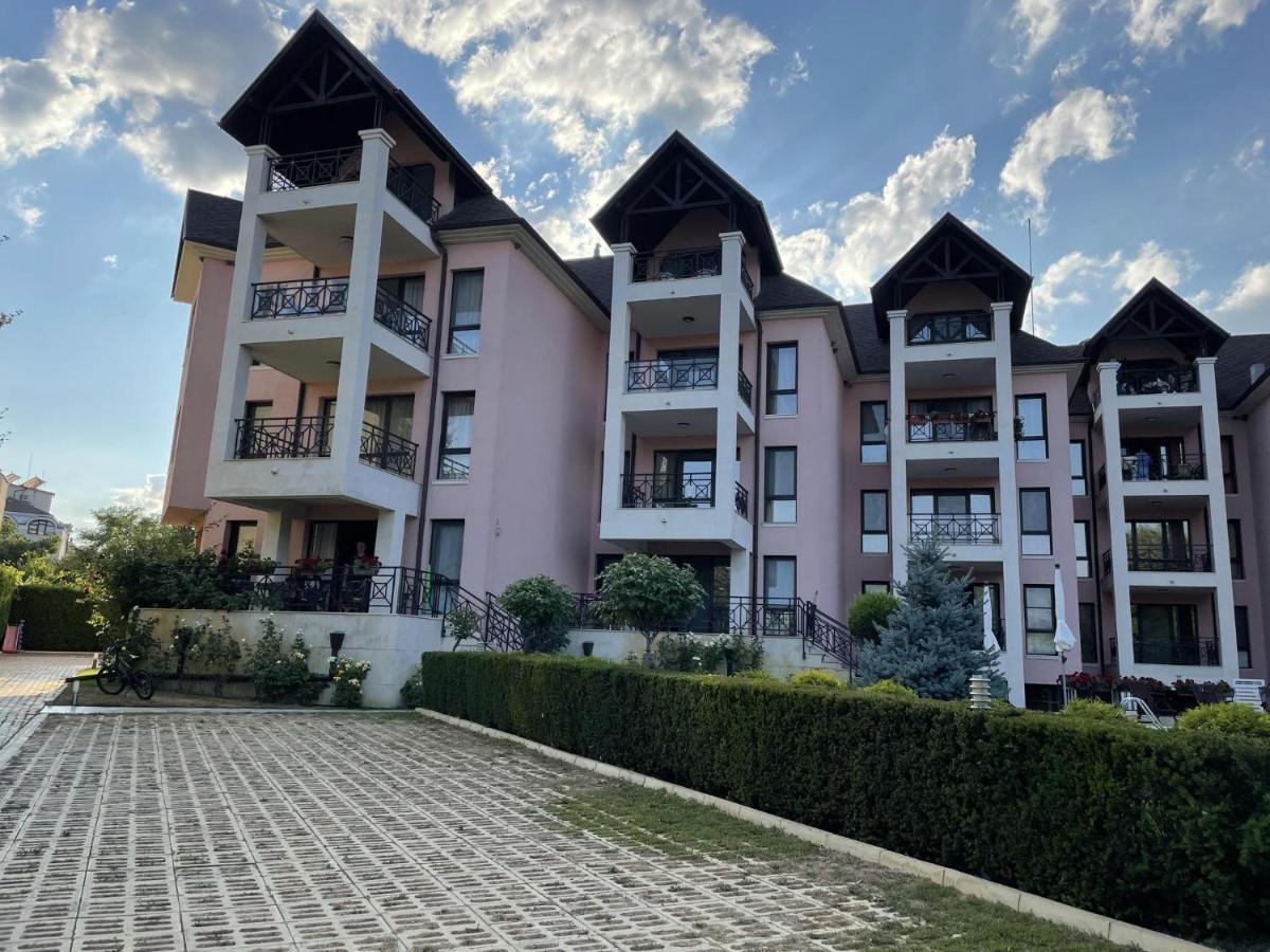 Stunning 2-Bed Apartment In Sea Resort Varna St Constantin et Helena Extérieur photo